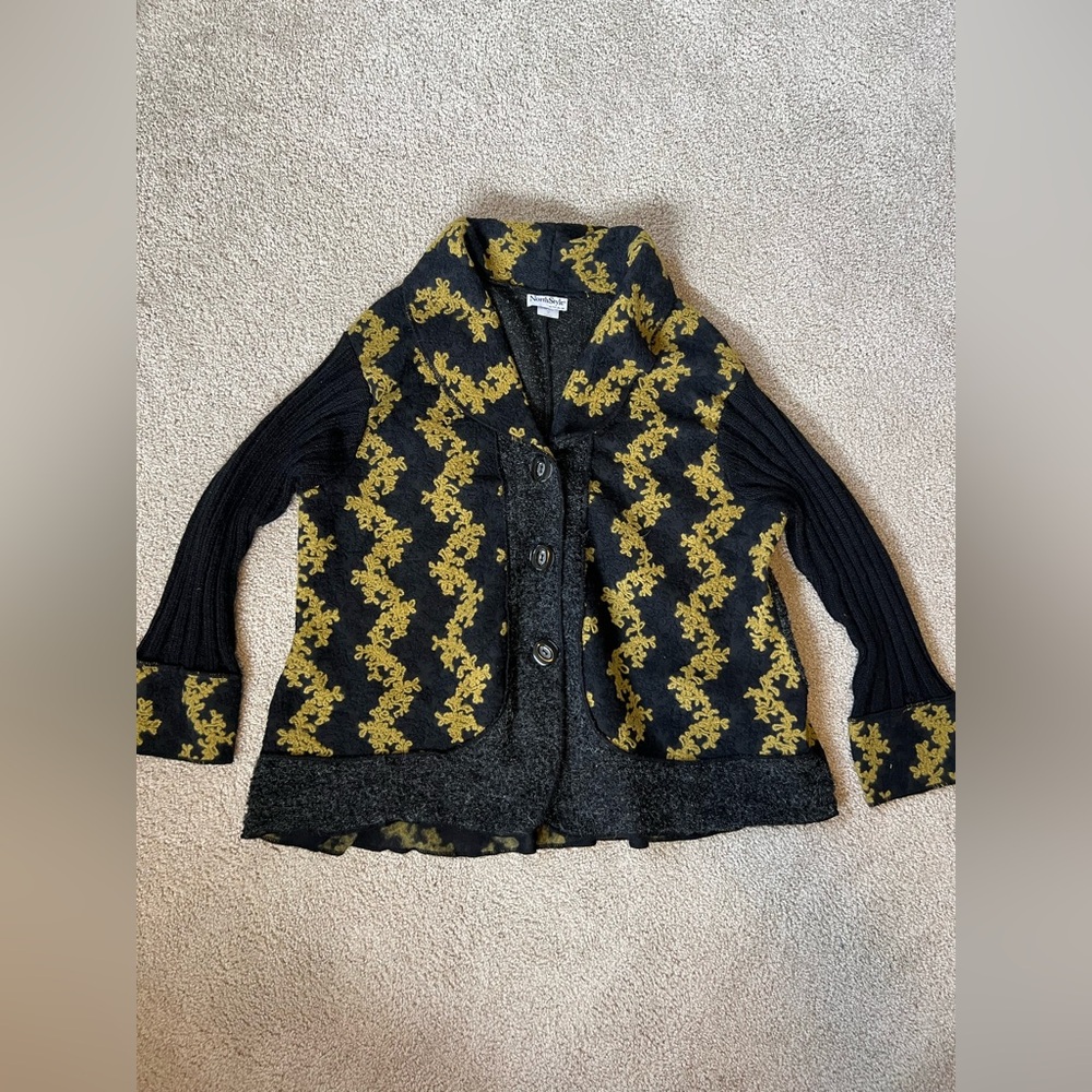 NorthStyle Black and Gold Knit Cardigan